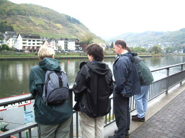 051021 (14) FRA Cochem Nancy Karla Tony Hilton.JPG (62398 bytes)