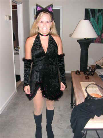 051029 (0) Halloween Carina.JPG (36211 bytes)