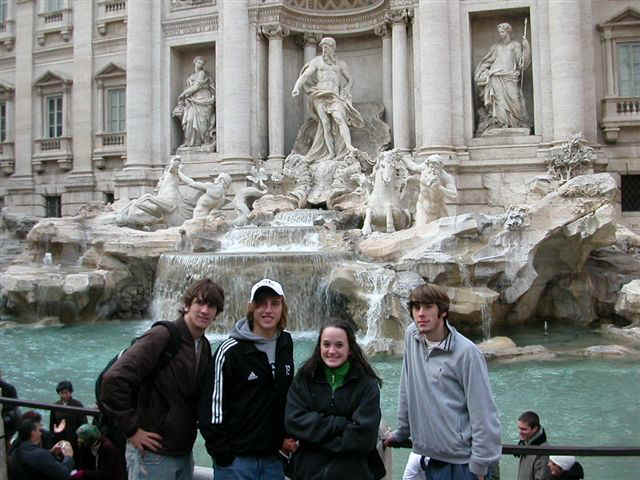 051122 (104) FCO Trevi Fountain.JPG (79596 bytes)