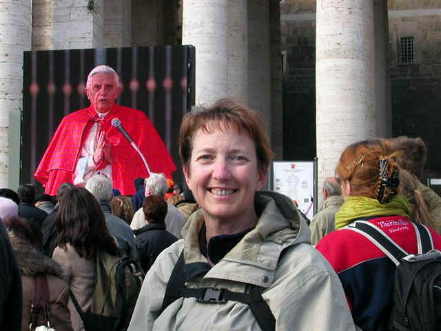 051123 (39) FCO Pope Benedict XVI BJ.JPG (67212 bytes)