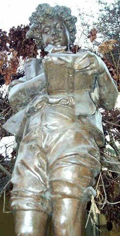 01705013 SCL Statue.JPG (36639 bytes)