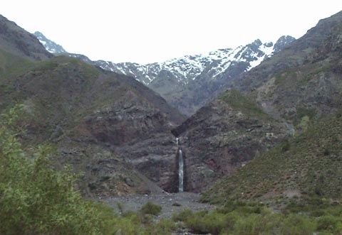 01707036 SCL Maipo Canyon Waterfall.JPG (31890 bytes)