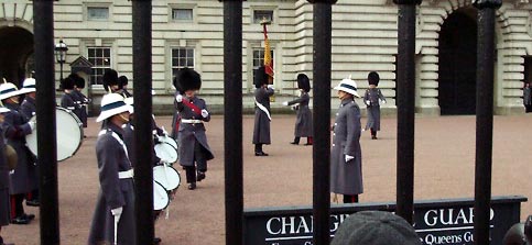 01b20004 LGW Changing of Guard.JPG (32071 bytes)