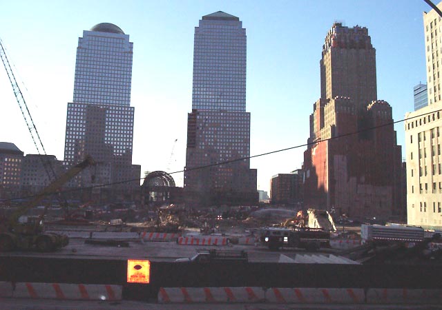 01c31020 NYC Ground Zero.JPG (48366 bytes)
