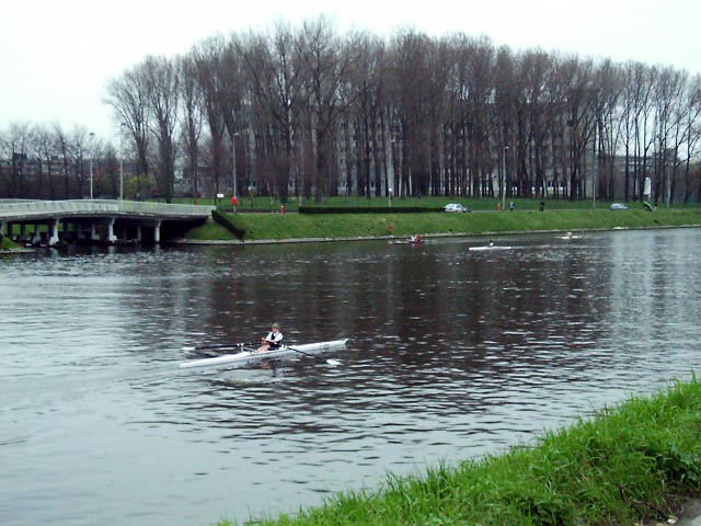 02317001 BRU Leaving Gent Watersport Lake.JPG (73845 bytes)