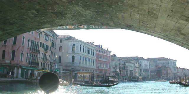 03119008 VCE Rialto Bridge.jpg (46256 bytes)