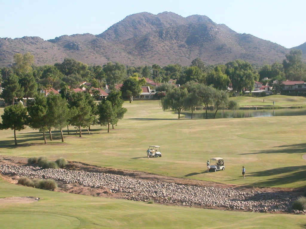 03919001 PHX DLGolf JeRie Karla Cathy Mary.jpg (181938 bytes)