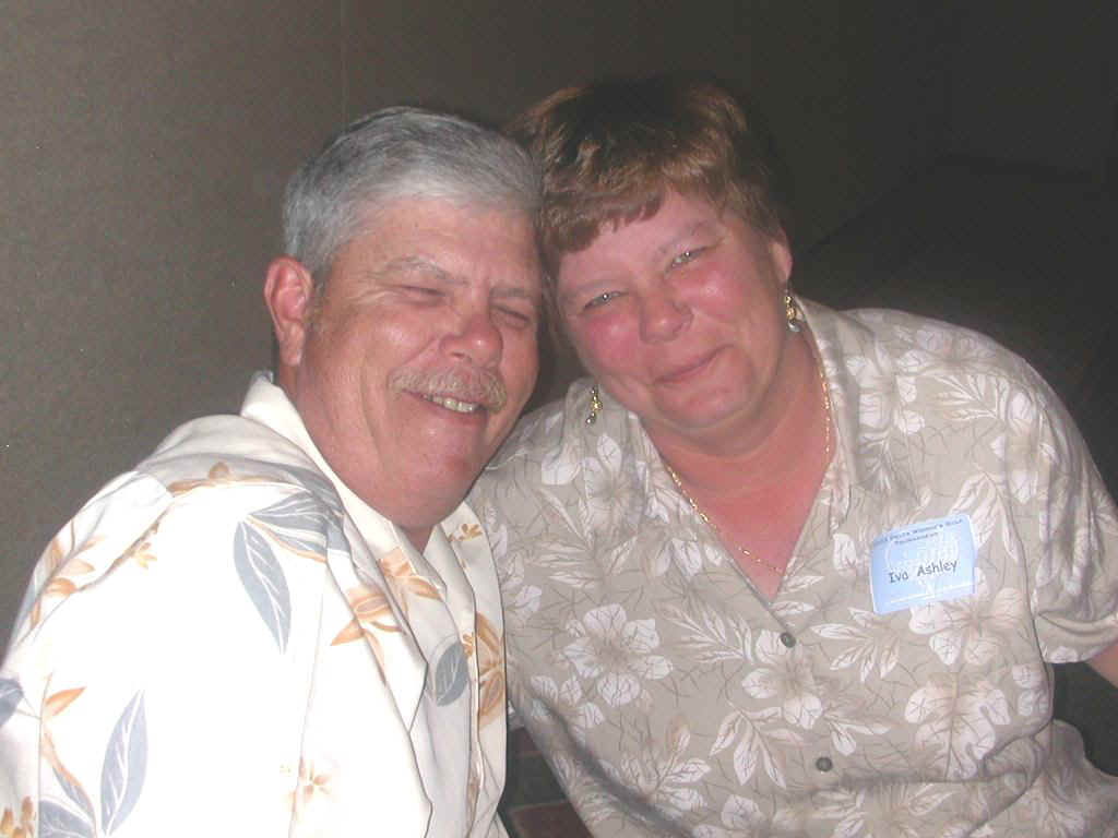 03919020 PHX DLGolf Larry Iva Ashley.jpg (142334 bytes)