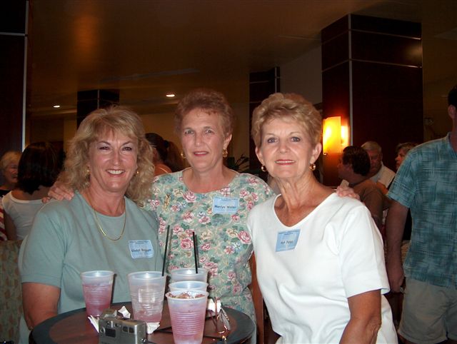 03920030h PHX DLGolf Gladys Marilyn Pat.jpg (48327 bytes)