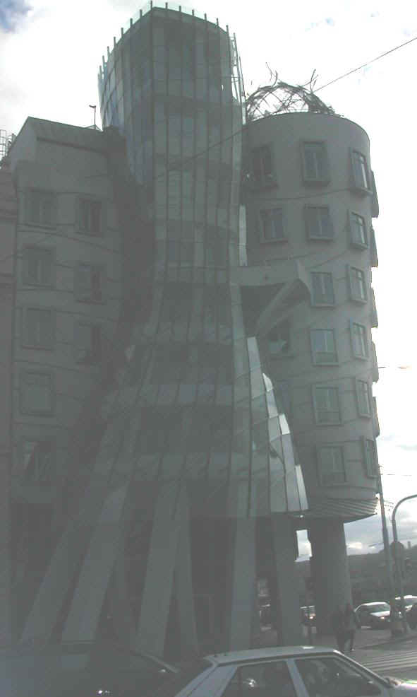 04208015 PRG Dancing House.jpg (66337 bytes)