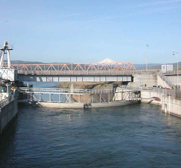 04425034 PDX Dalles Lock.jpg (127002 bytes)