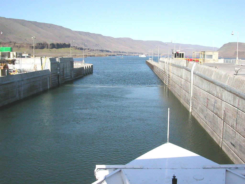 04425087 PDX John Day Lock.jpg (157729 bytes)