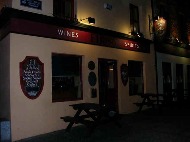 060114 (21) SNN Clifden EJ Kings Bar.JPG (38693 bytes)