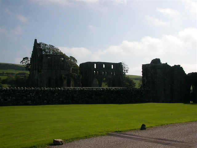 060916 (24) EDI Dundrennan Abbey.JPG (38385 bytes)