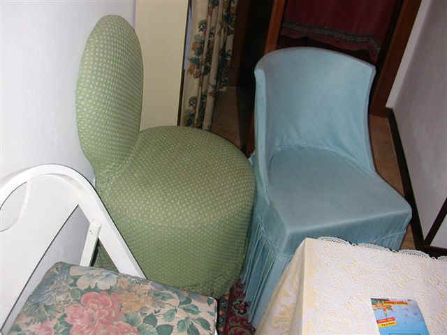 070406 (42) VCE Chairs.JPG (51830 bytes)