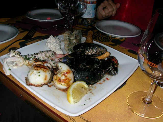 070407 (48) VCE Fish Plate.JPG (65309 bytes)