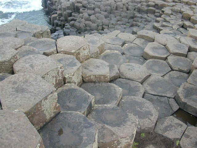 070410 (35) DUB Giants Causeway.JPG (73705 bytes)