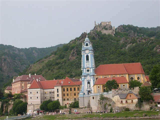 070526 (104) VIE Melk Krem Ferry.JPG (59875 bytes)