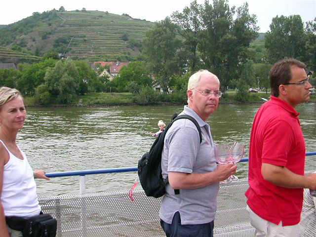 070526 (107) VIE Melk Krem Ferry.JPG (82858 bytes)