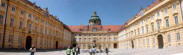 070526 (16a) VIE Melk Abbey.JPG (30427 bytes)