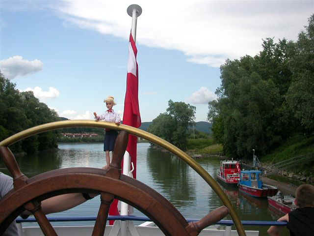 070526 (64) VIE Melk Dee Ferry.JPG (54686 bytes)