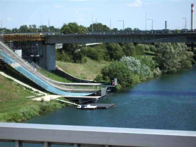 070707 (23) VIE Ski Jump.JPG (58082 bytes)