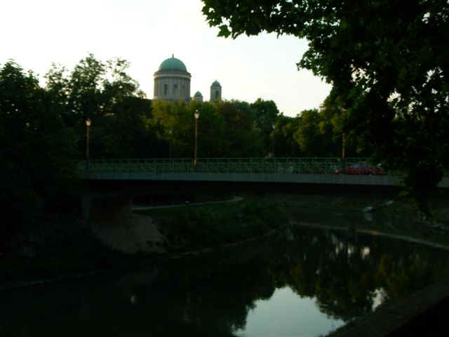 070710 (85k) BUD Esztergom.JPG (38522 bytes)