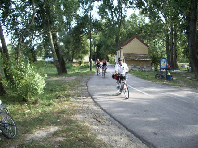 070711 (31) BUD Szigetmonostor Ferry.JPG (89612 bytes)