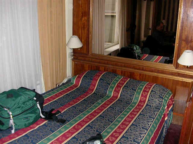 071120 (01) AMS Rembrantplein Hotel.JPG (70903 bytes)