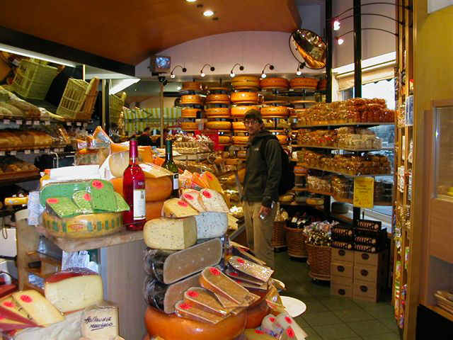 071121 (00) AMS Jared Cheese Shop.JPG (83623 bytes)