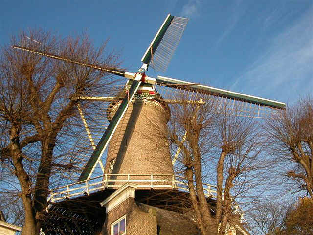071122 (35) AMS Gouda Windmill.JPG (94943 bytes)
