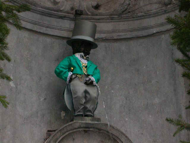 071229 (48) BRU Mannekin Pis.JPG (50445 bytes)